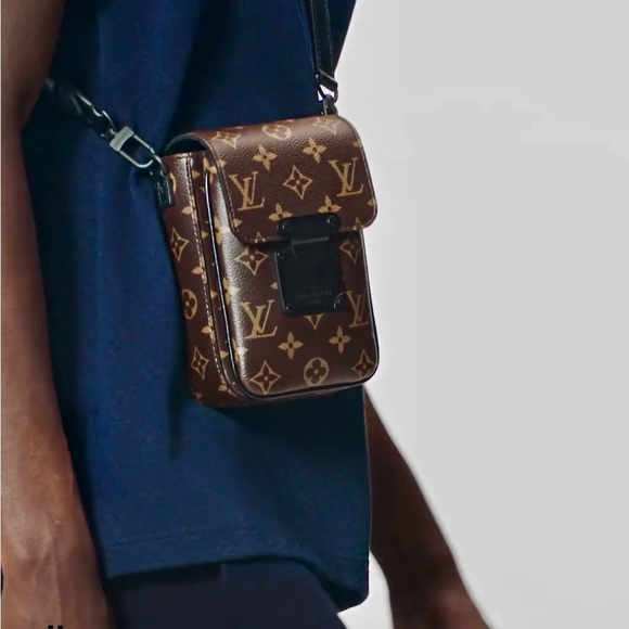 Louis Vuitton Macassar S Lock Vertical Wearable Wallet Black - Picture 8 of 12